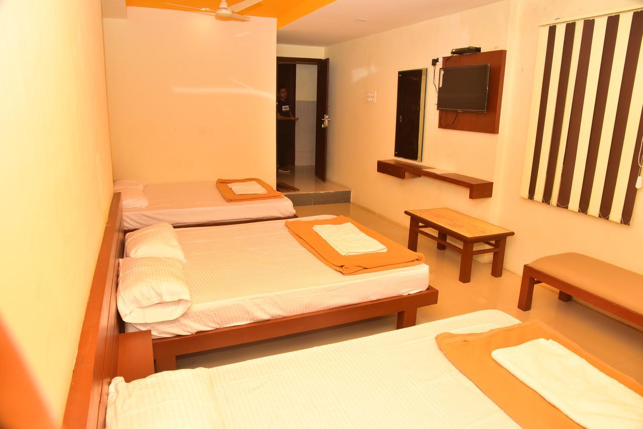 Hôtel Bright Palace Restaurant And Residency à Shimoga Extérieur photo