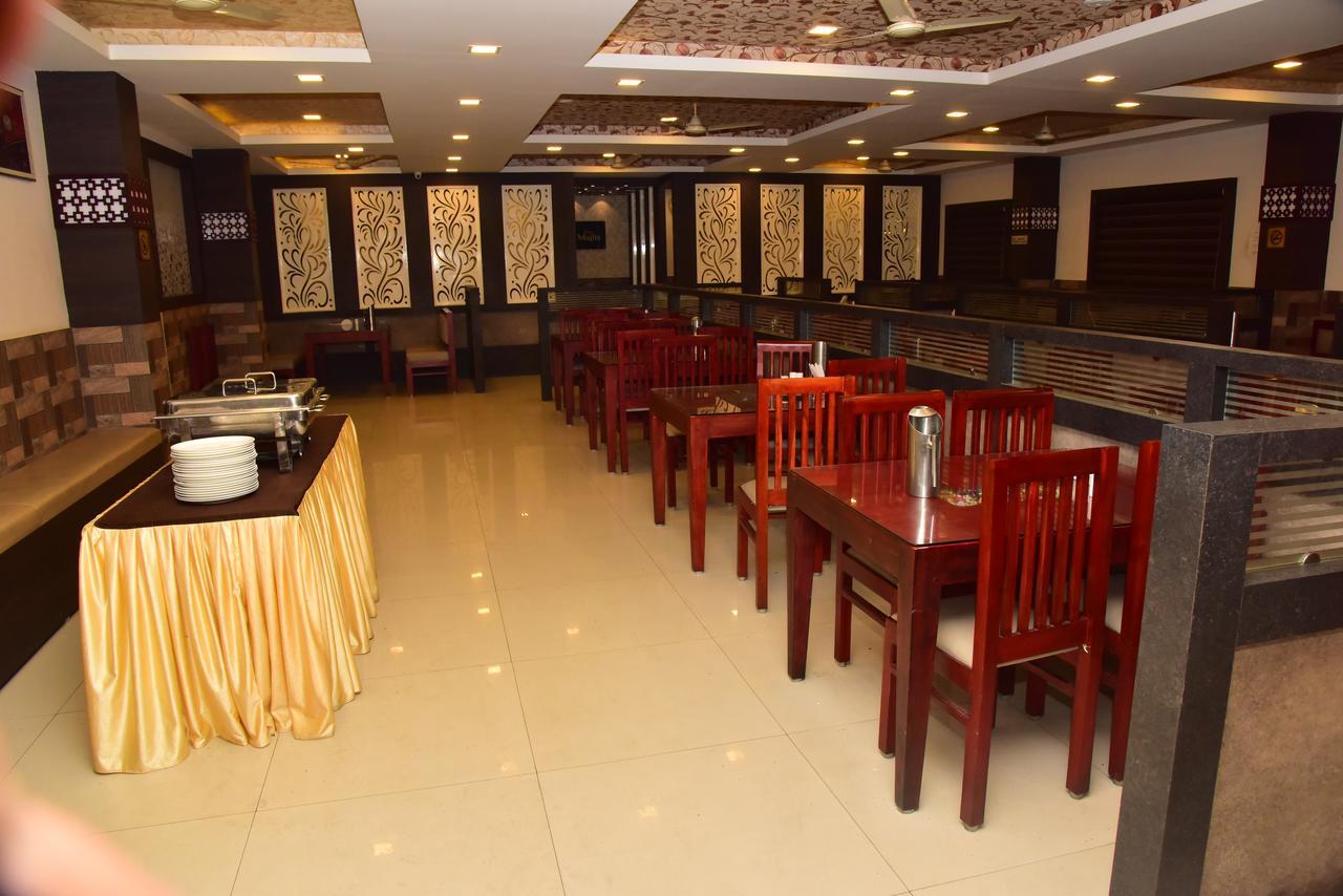 Hôtel Bright Palace Restaurant And Residency à Shimoga Extérieur photo